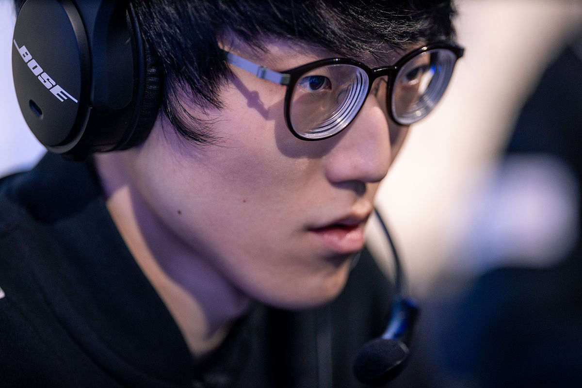 在线体育直播Faker迎来二十赛季高光表现，C9球迷沸腾！的简单介绍