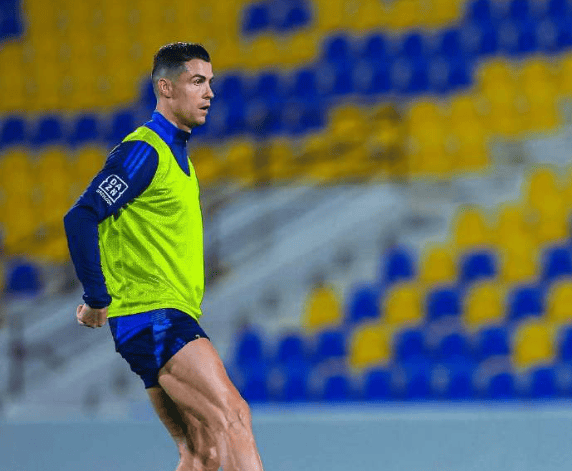 在线体育直播赛地聚焦——足总杯赛前热度飙升；那不勒斯绝杀压哨；话题不断；轮换策略成焦点的简单介绍