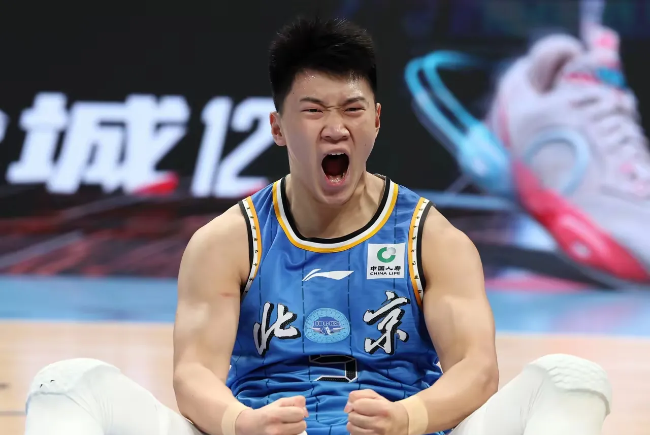 冲刺阶段NBA常规赛焦点战，北京首钢迎来里程碑，底气十足，临场指挥获称赞的简单介绍